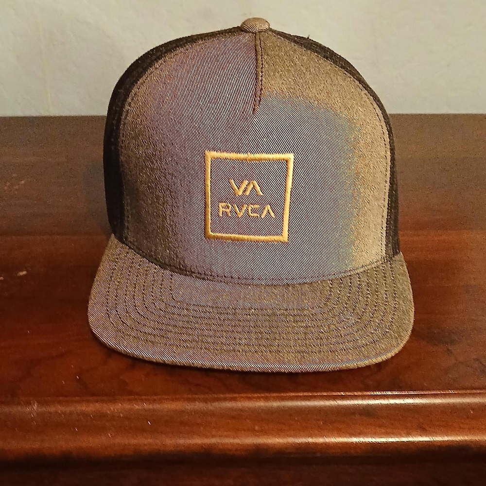 RVCA Two-Tone Gray and Black Cap